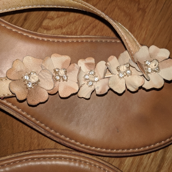 Nine West Leather Flip Flops - Picture 3 of 5